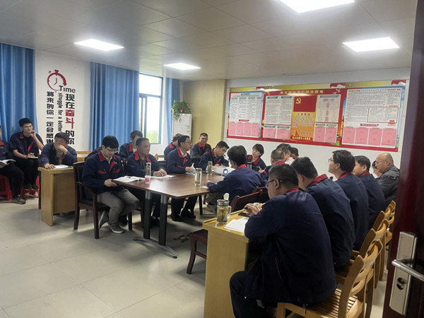 王伍升到建材研究室、建材公司調(diào)研